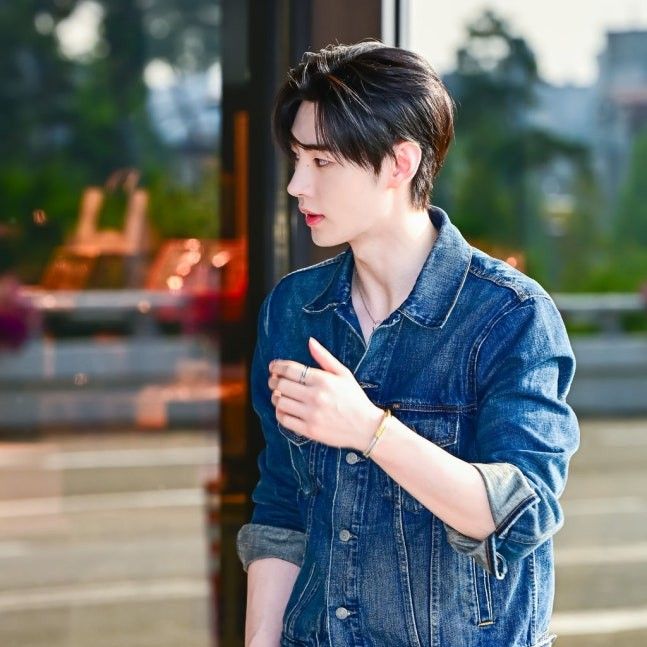 Recent activity shot of Sunghoon (ENHYPEN)