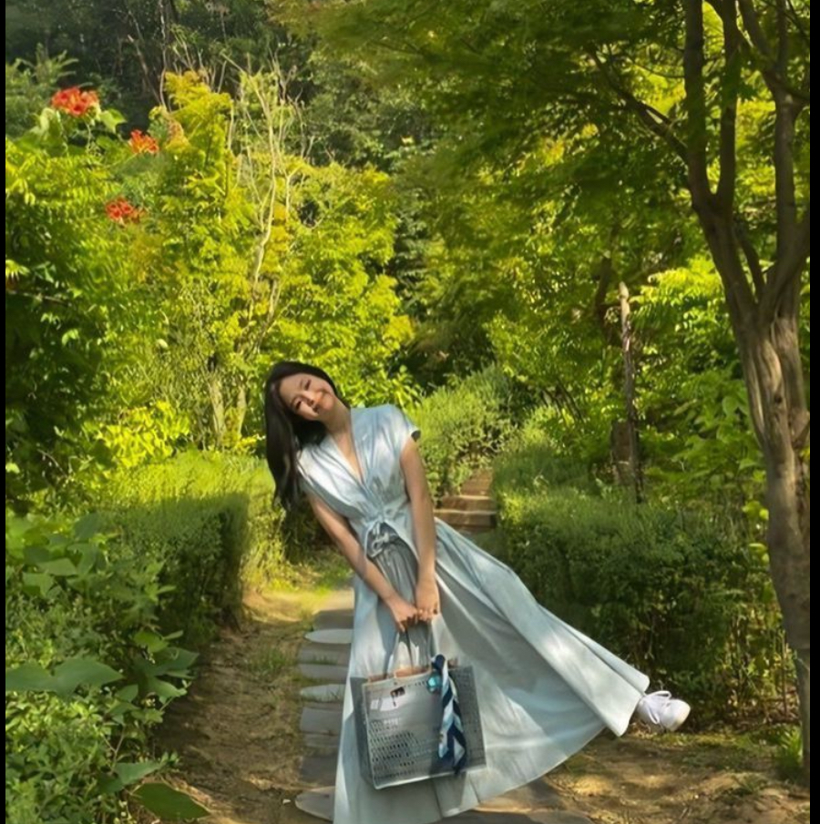 Recent activity shot of Jennie (BLACKPINK)