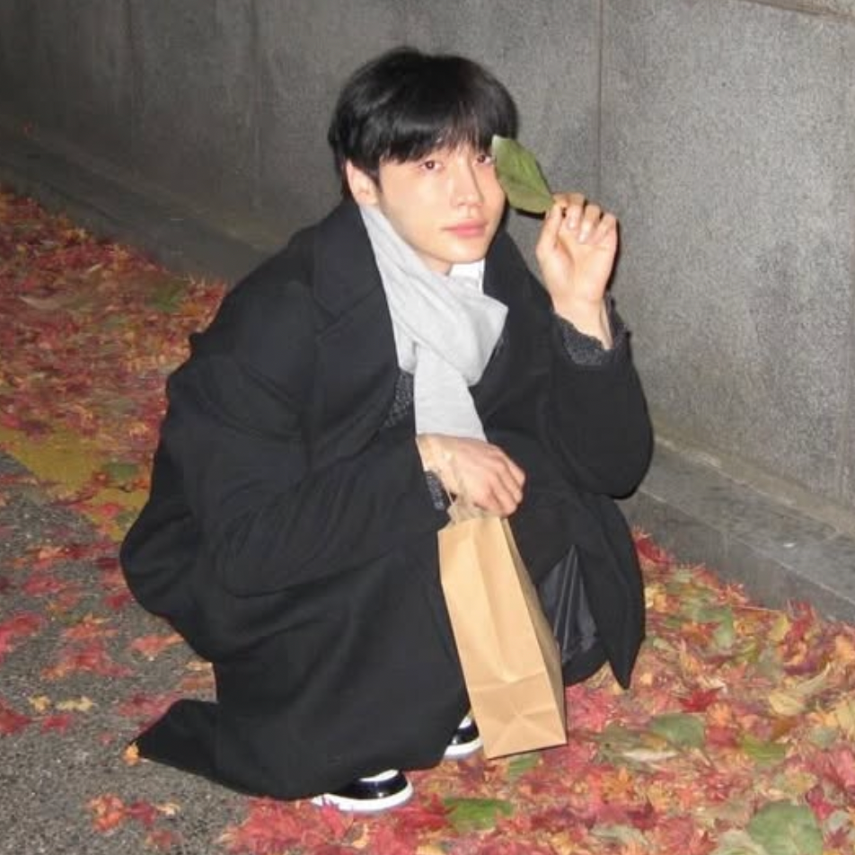 A moment captured by Jeon Woong (AB6IX)'s fan