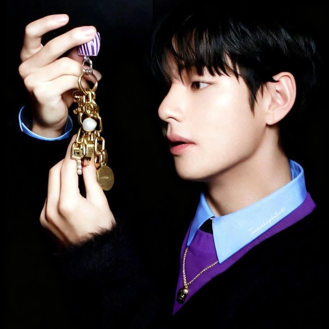 Latest photo of V (BTS)