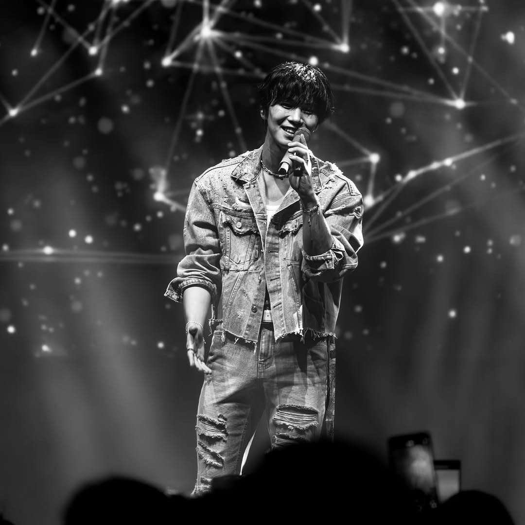 A moment captured by Rocky's fan