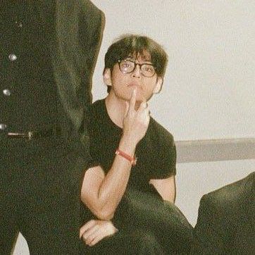 Behind-the-scenes cut of V (BTS)