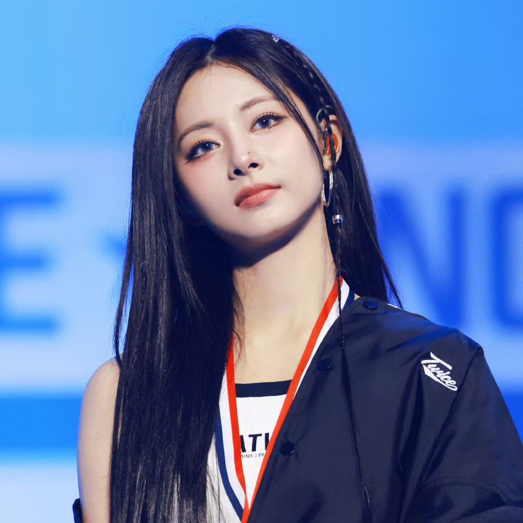 Behind-the-scenes cut of Tzuyu (TWICE)
