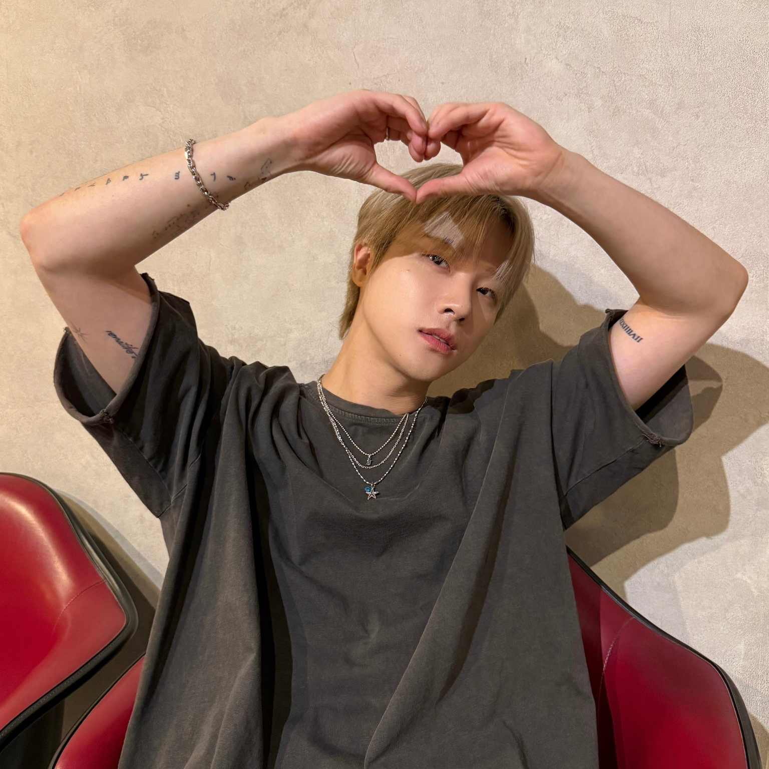 Behind-the-scenes cut of JAY (iKON)