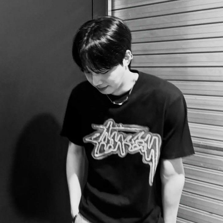 Behind-the-scenes cut of Lim Youngmin