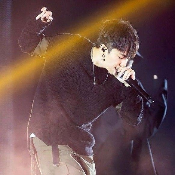 Recent activity shot of Eun Jiwon (SECHSKIES)