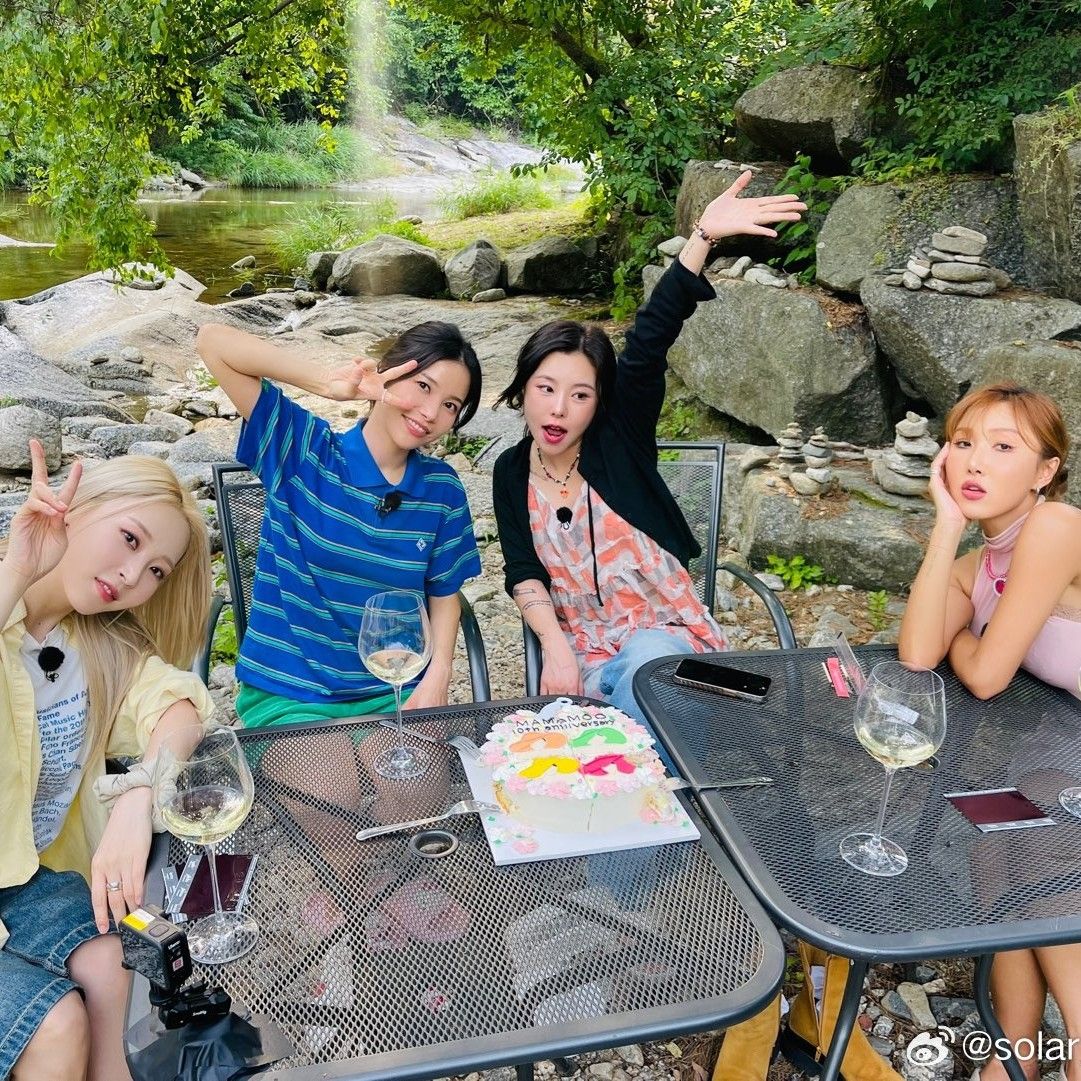 Behind-the-scenes cut of MAMAMOO