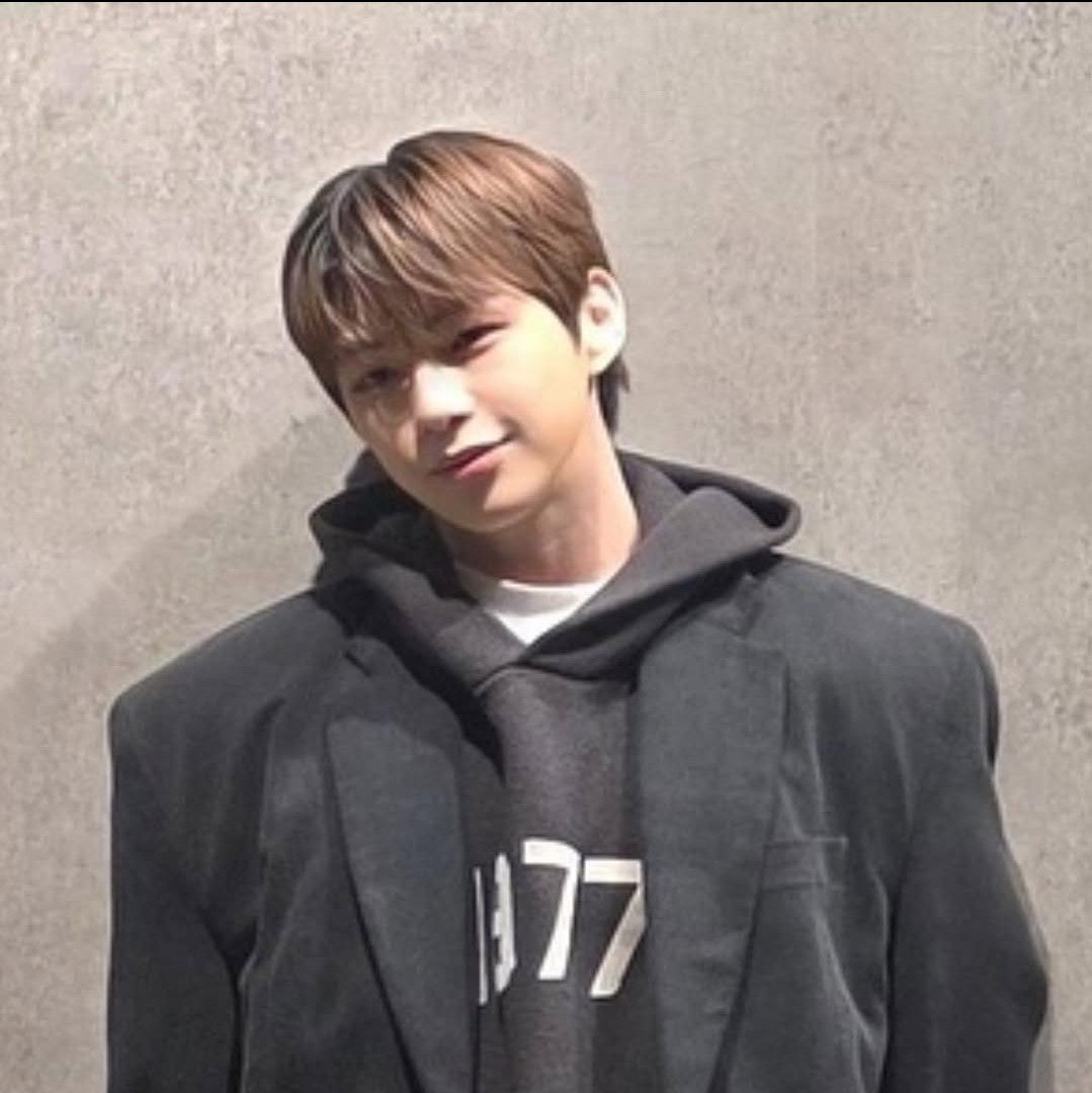 강다니엘의 비하인드 컷