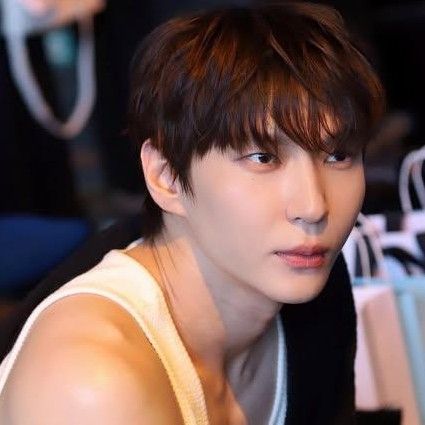 Feed komunitas K-pop terpanas hari ini