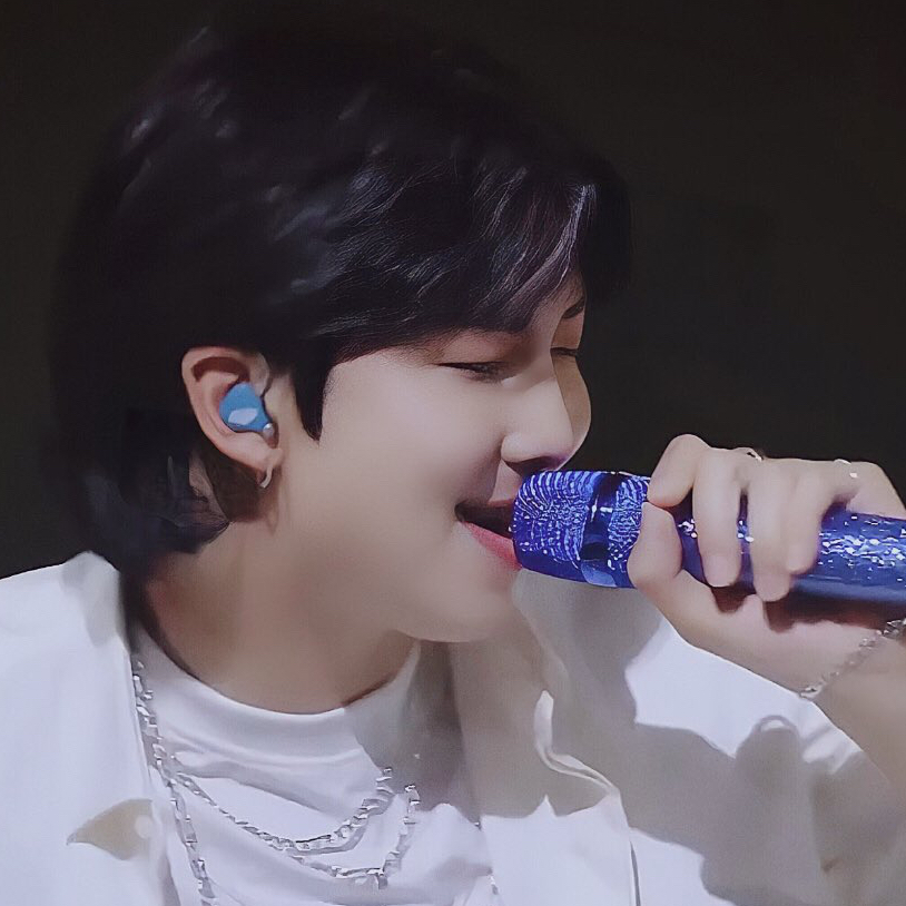 Foto aktivitas terbaru RM (BTS)