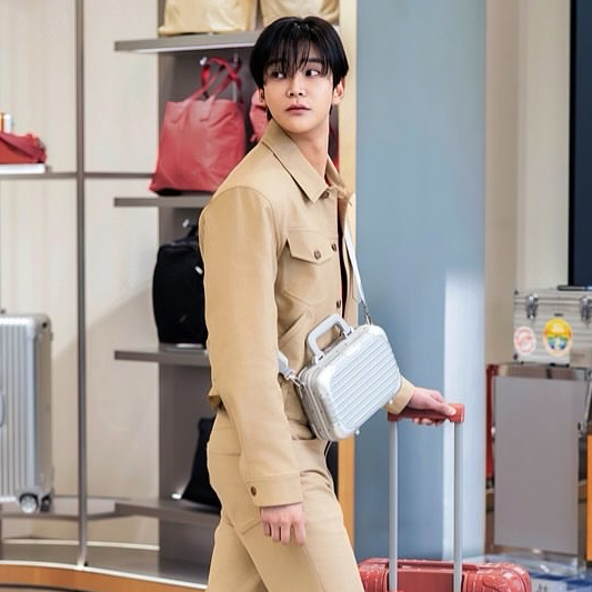 Behind-the-scenes cut of Rowoon
