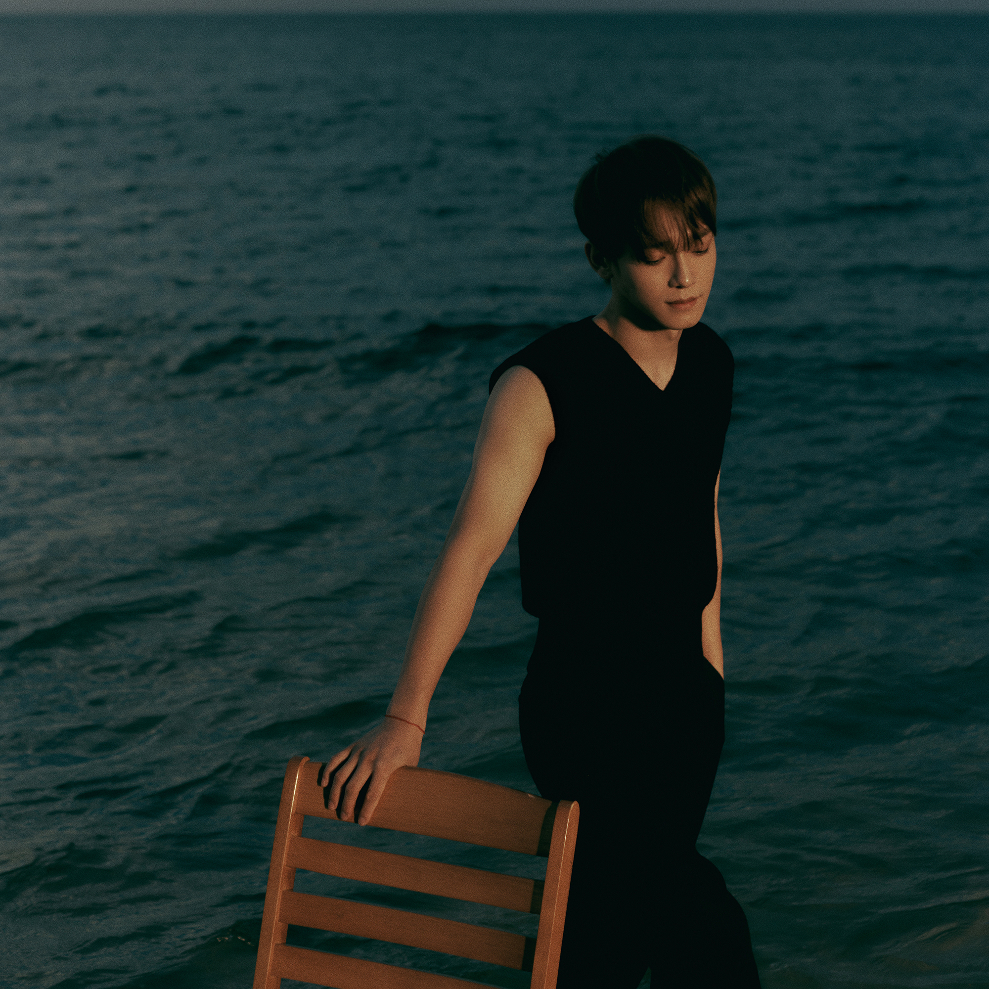Behind-the-scenes cut of Chen (EXO)