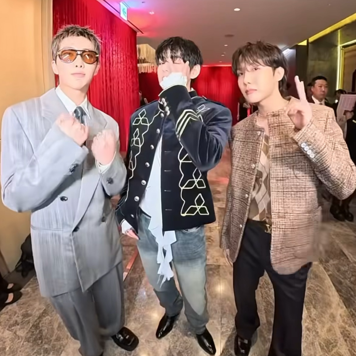 Foto terbaru j-hope (BTS)