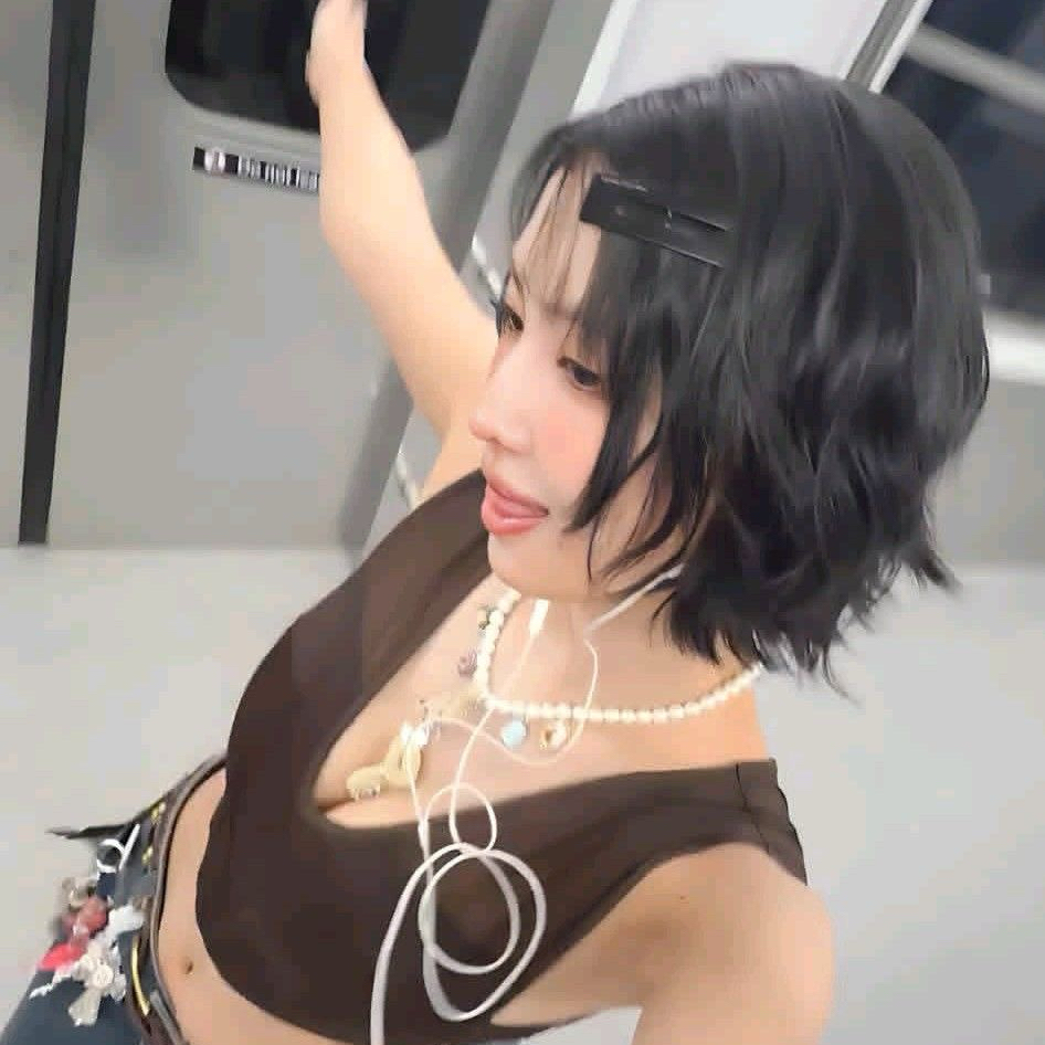 Foto terbaru Momo (TWICE)