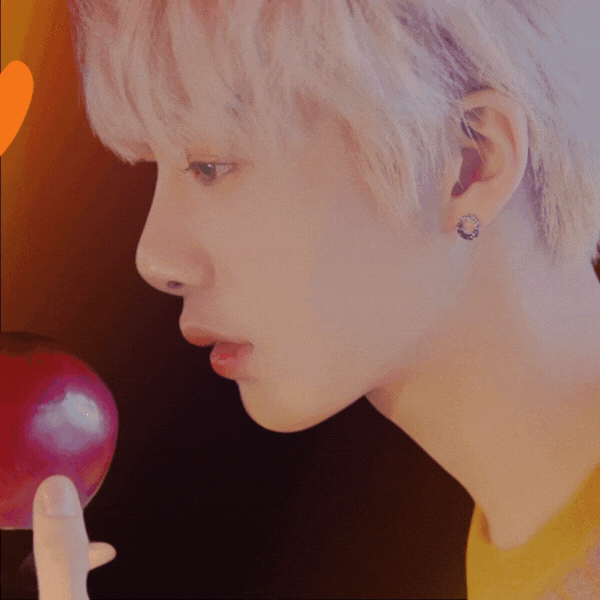 A moment captured by Hyungwon (MONSTA X)'s fan