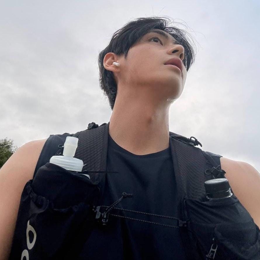 뷔 (방탄소년단)의 최신 사진