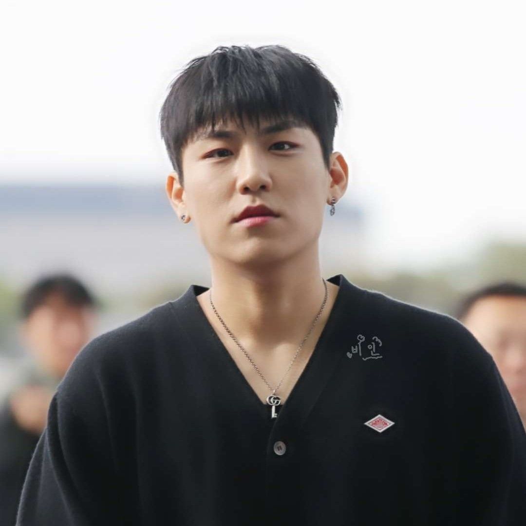 A moment captured by Park Woojin (AB6IX)'s fan