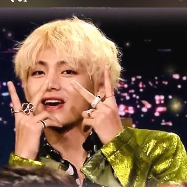 뷔 (방탄소년단)의 최신 사진