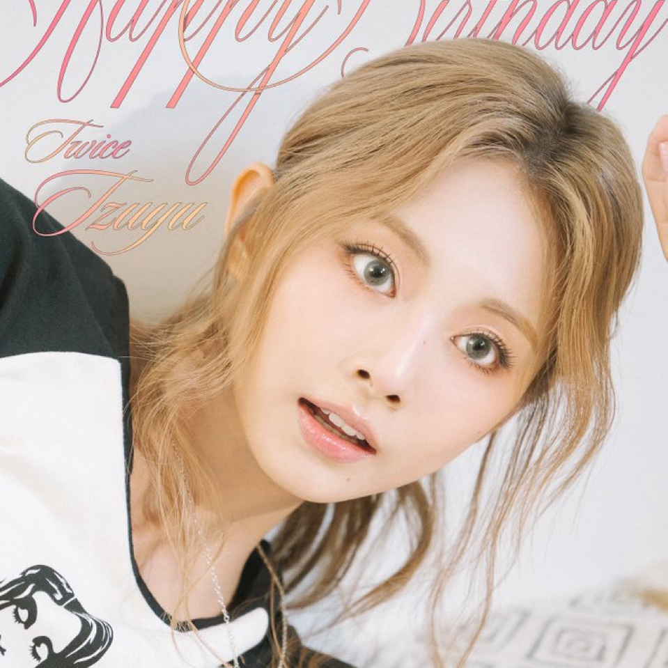 Latest photo of TWICE