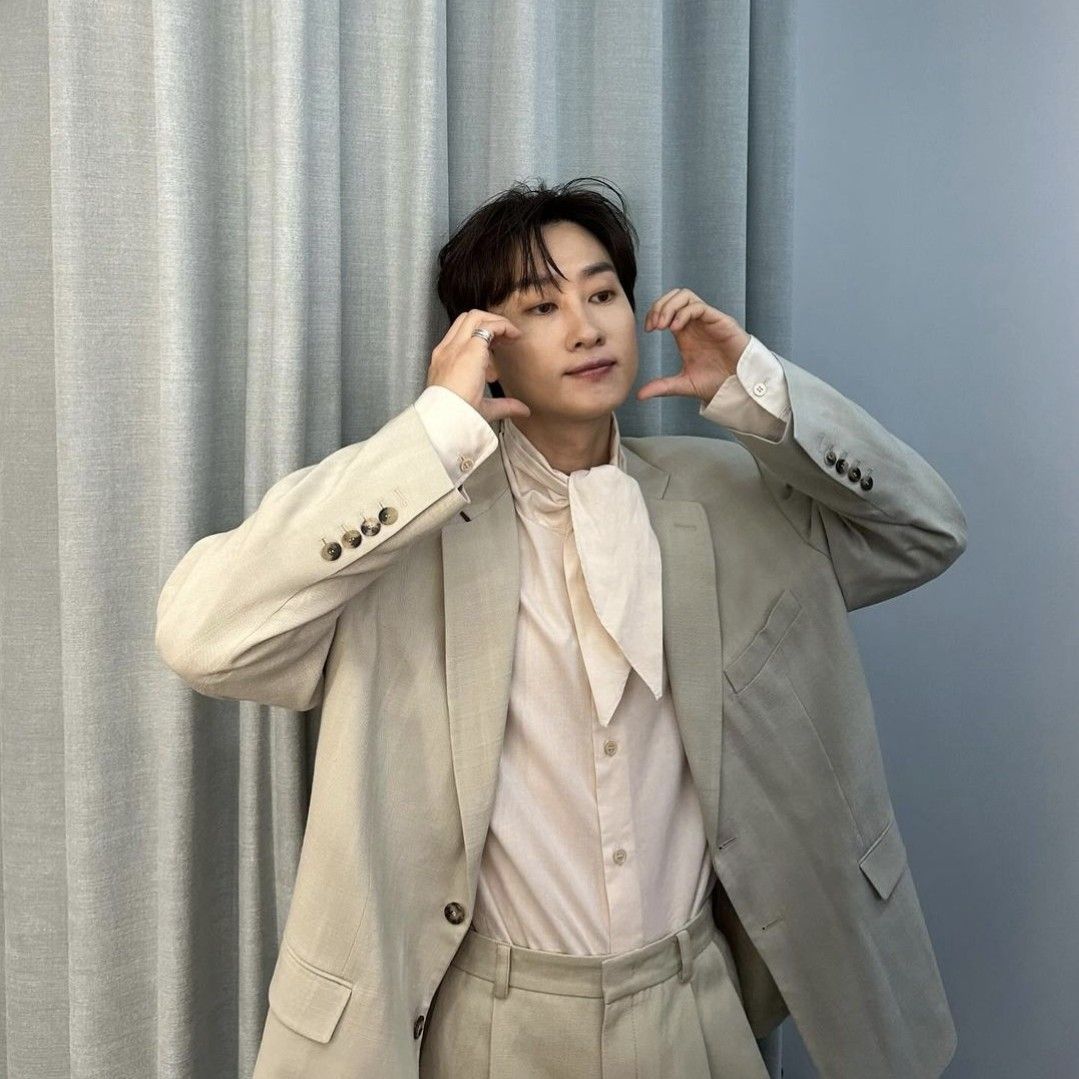 A moment captured by Eunhyuk (Super Junior)'s fan