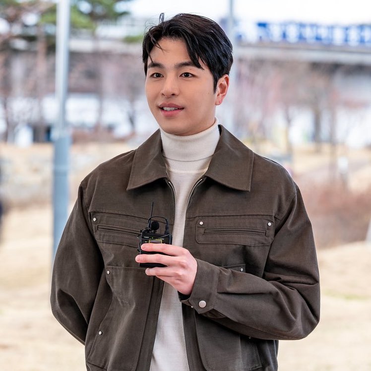 Recent activity shot of JU-NE (iKON)