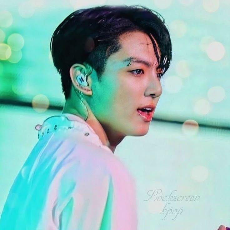 Foto aktivitas terbaru Jungkook (BTS)