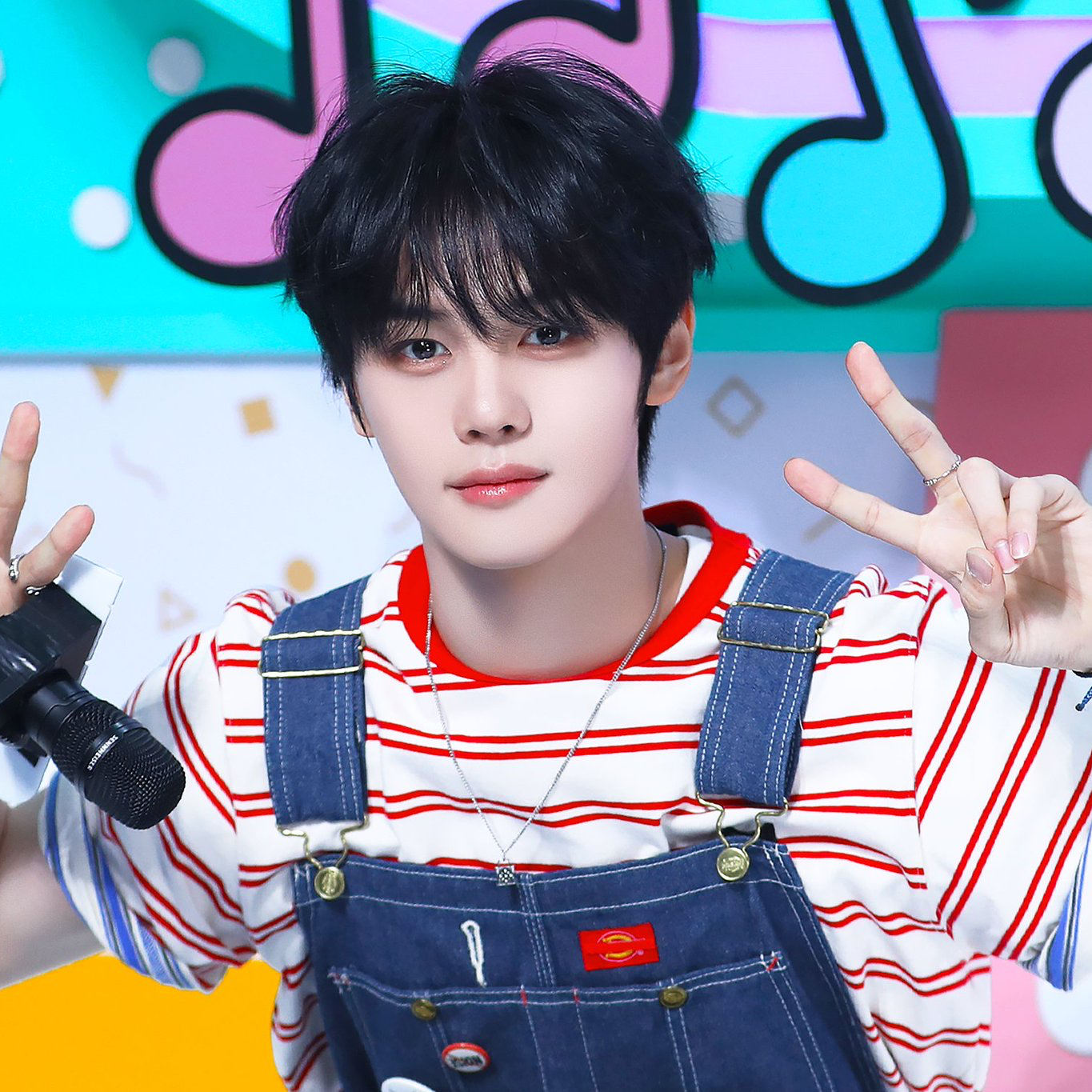 Latest photo of Kim Gyuvin (ZEROBASEONE)