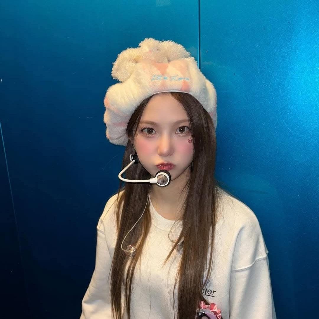 A moment captured by Choi Yujin (Kep1er)'s fan
