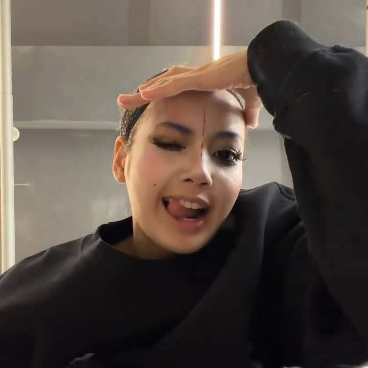 리사 (BLACKPINK)의 비하인드 컷