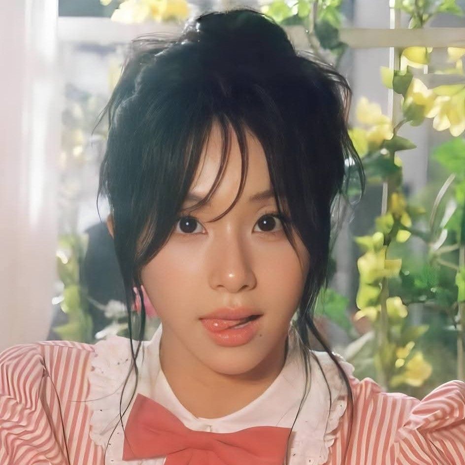 Behind-the-scenes cut of TWICE