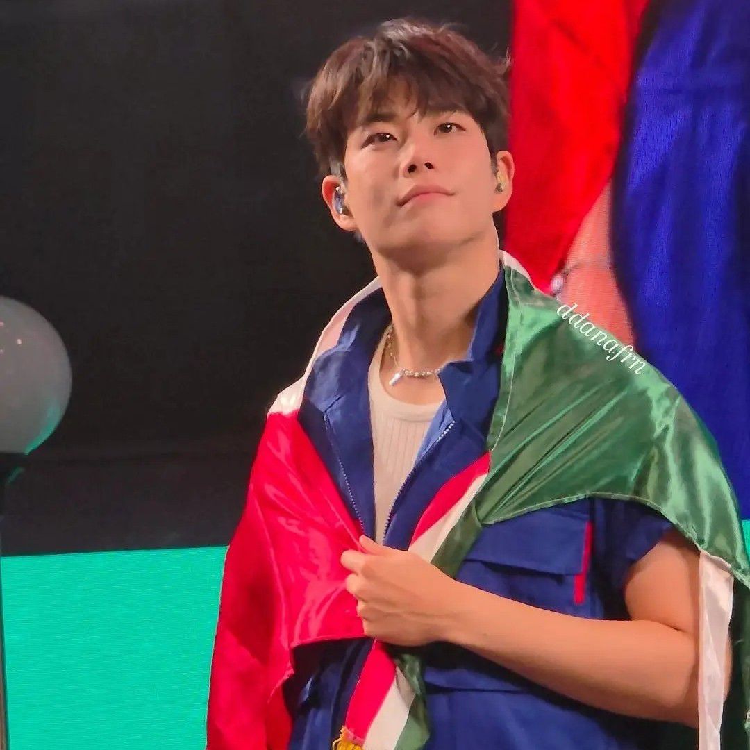 A moment captured by MJ (ASTRO)'s fan