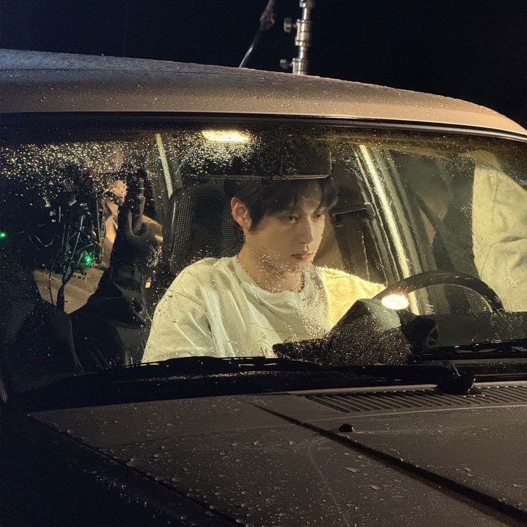 Behind-the-scenes cut of Kim Jiwoong (ZEROBASEONE)