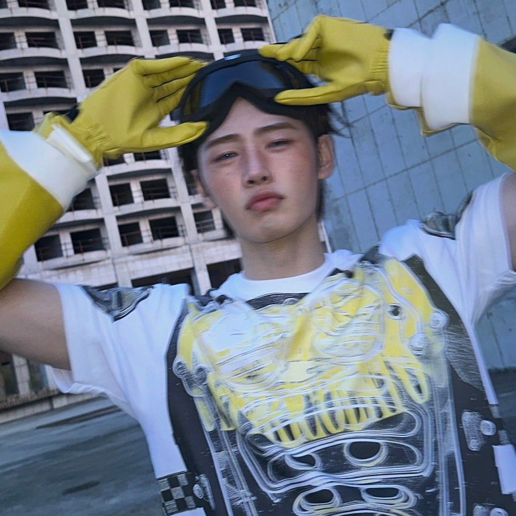 Latest photo of Sunghoon (ENHYPEN)