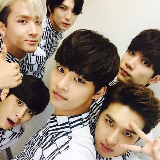 VIXXの舞台裏ショット