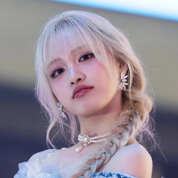 IVE リズ ファンダムコミュニティ │ KPOP人気No.1アプリ 最愛ドル