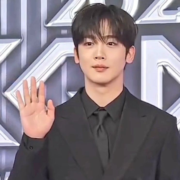 Latest photo of Kim Yohan (WEi)