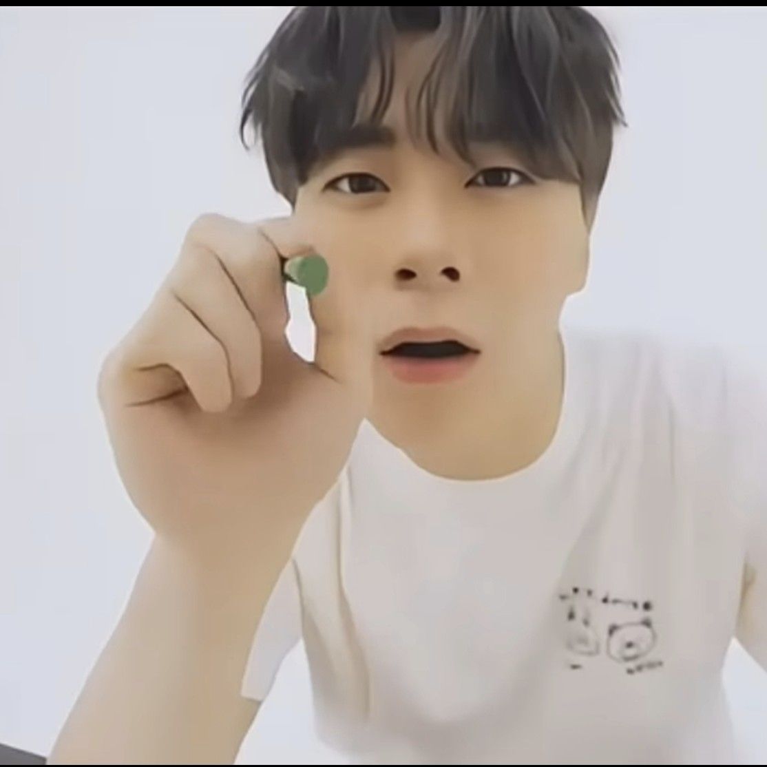 Latest photo of Moonbin (ASTRO)