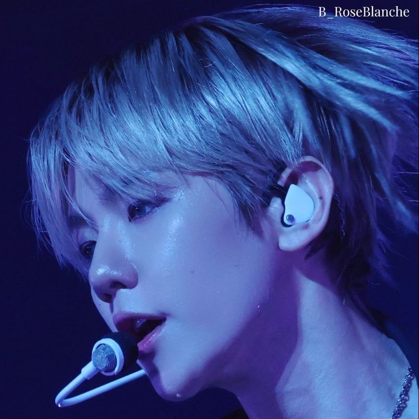 A moment captured by Chanyeol (EXO)'s fan