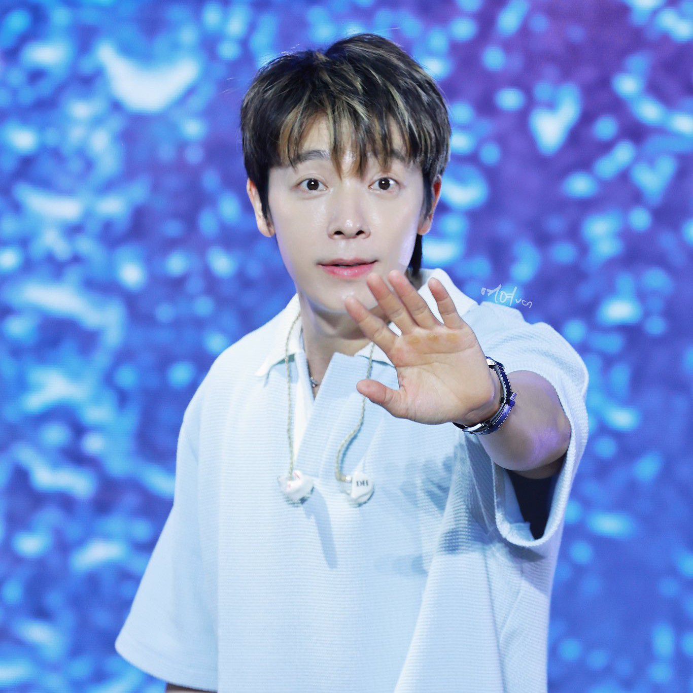 A moment captured by Donghae (Super Junior)'s fan