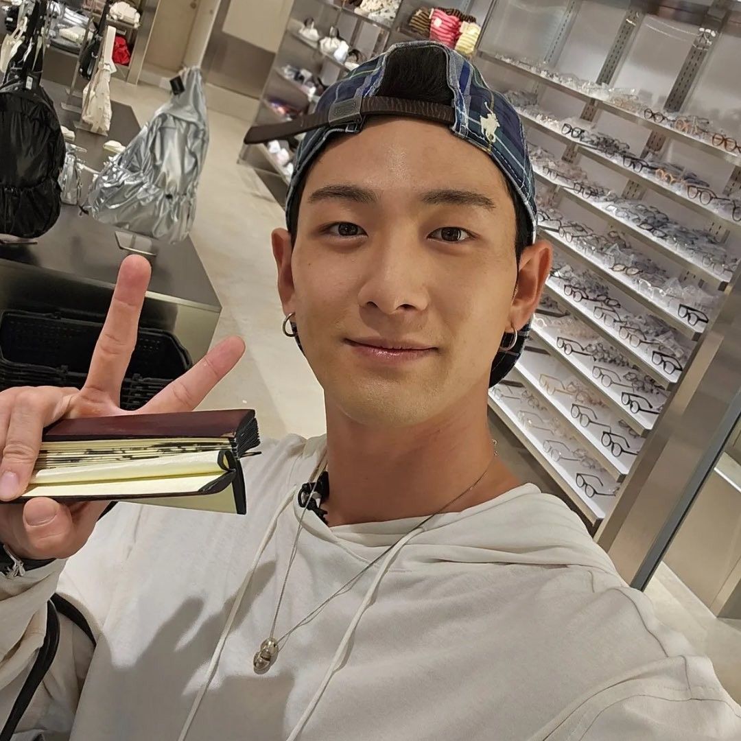 A moment captured by Baekho's fan