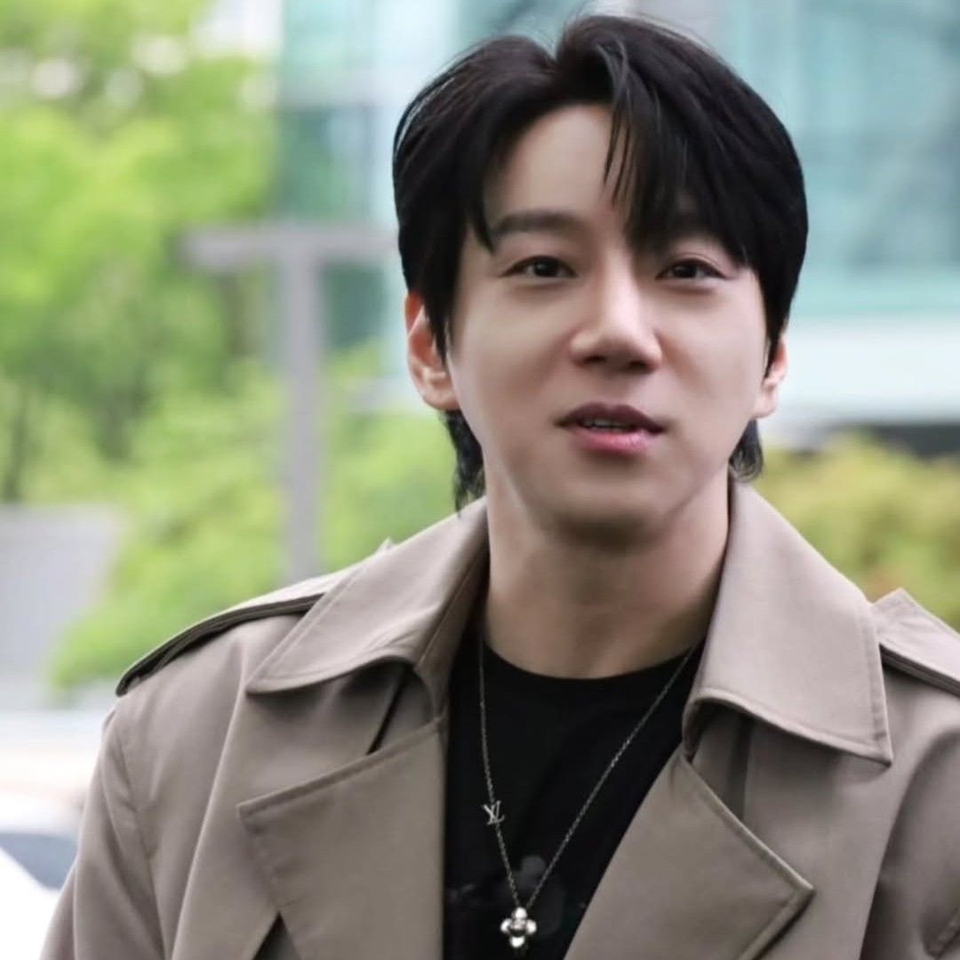 Latest photo of Hwang Chiyeol