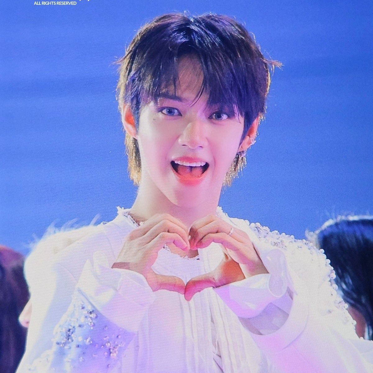 Behind-the-scenes cut of JL (AHOF)