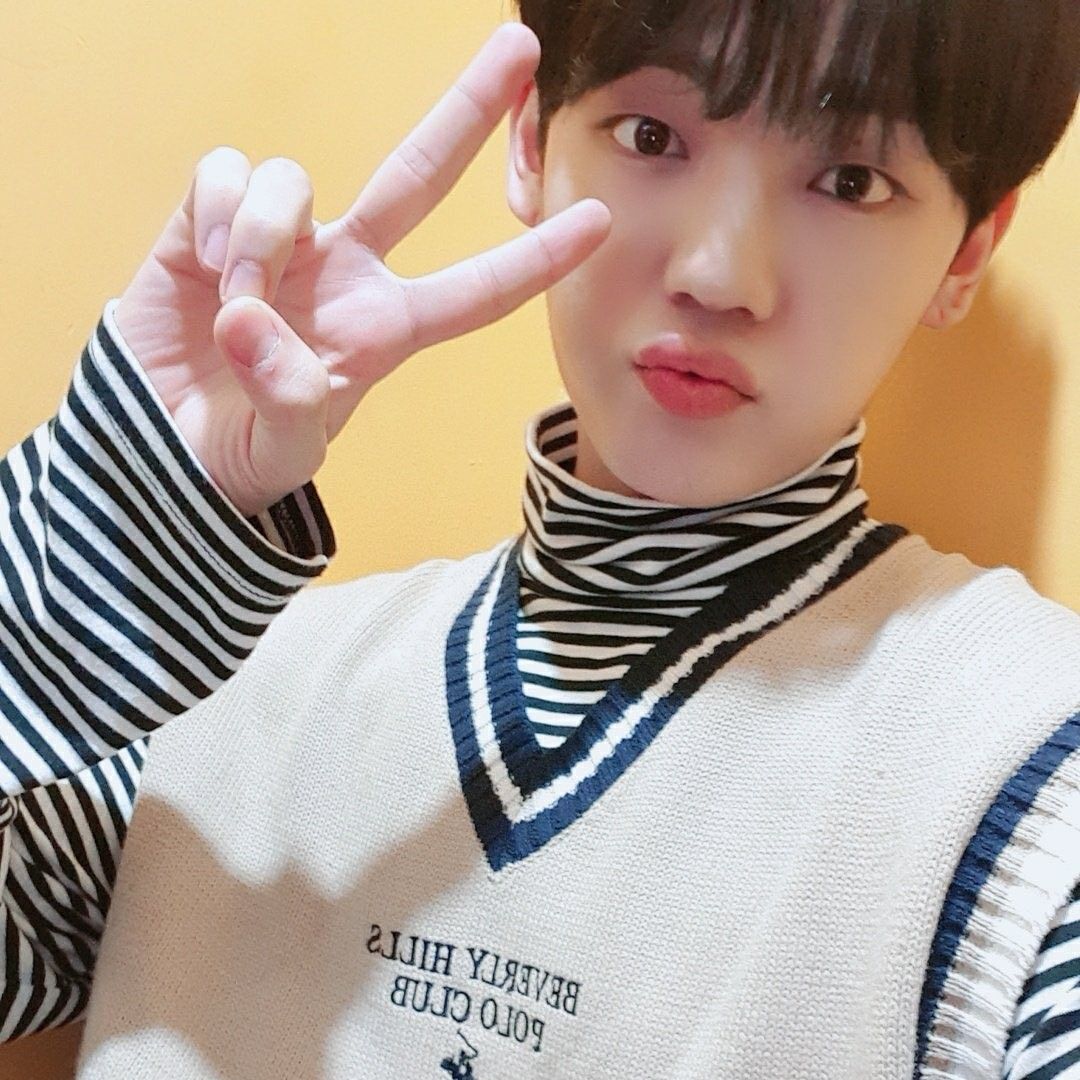 A moment captured by Chan (A.C.E)'s fan