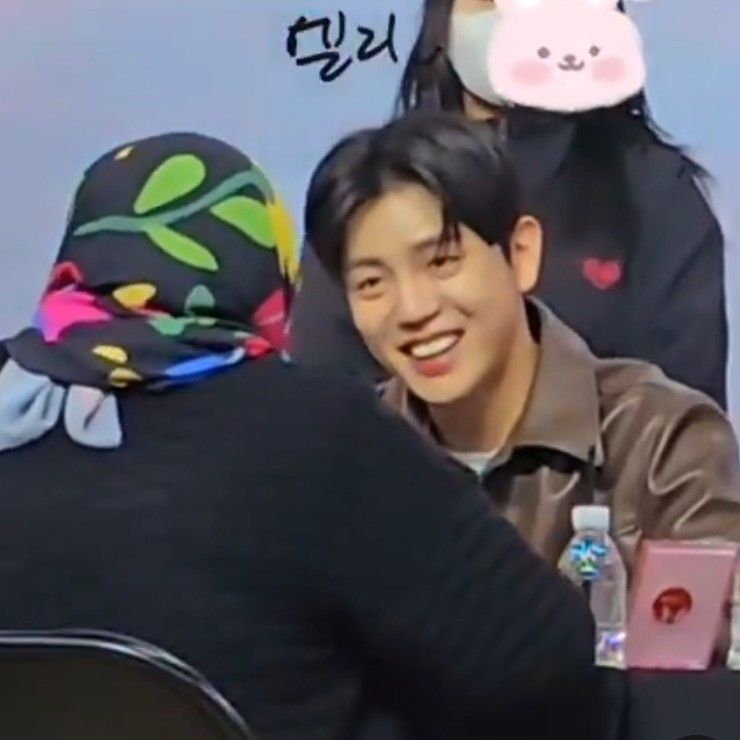 A moment captured by Donghun (A.C.E)'s fan