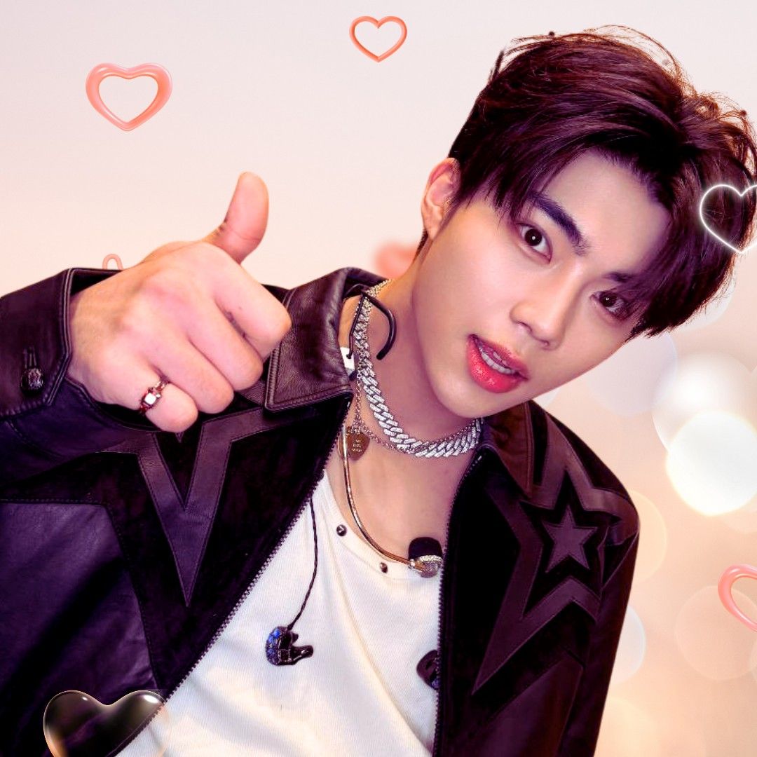 A moment captured by Park Gunwook (ZEROBASEONE)'s fan