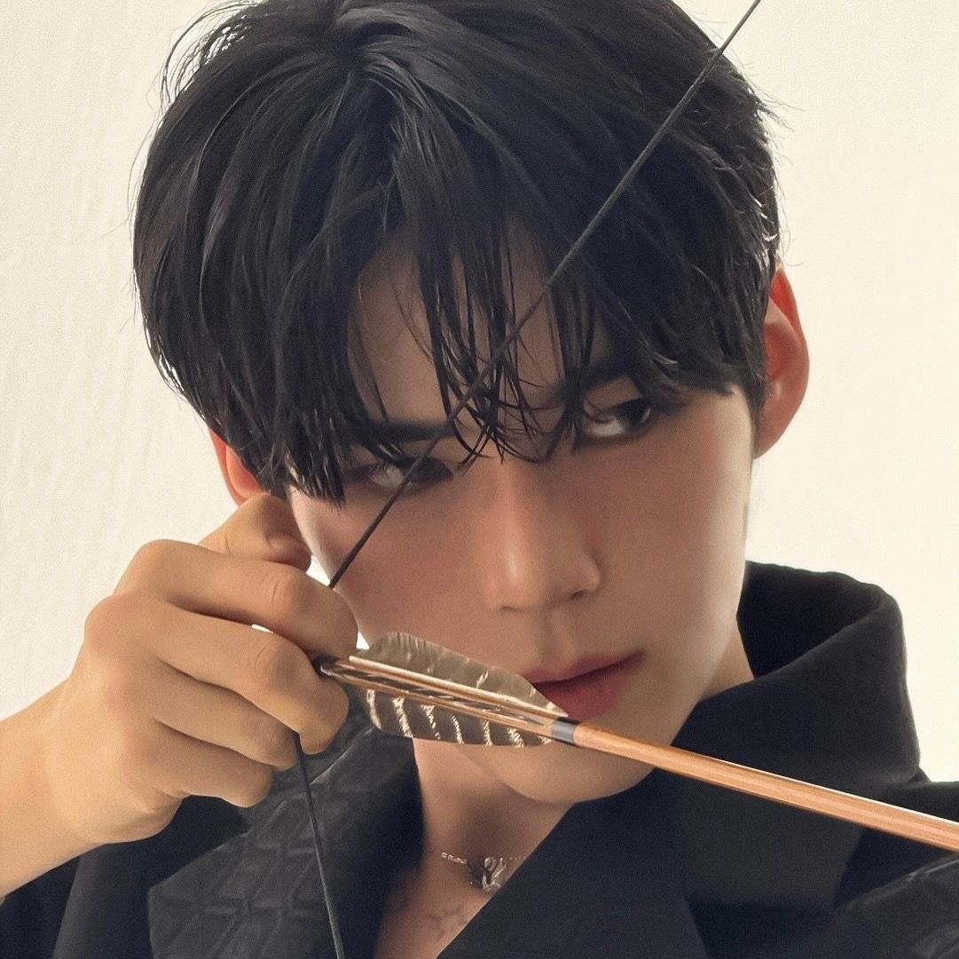 Behind-the-scenes cut of Sung Hanbin (ZEROBASEONE)