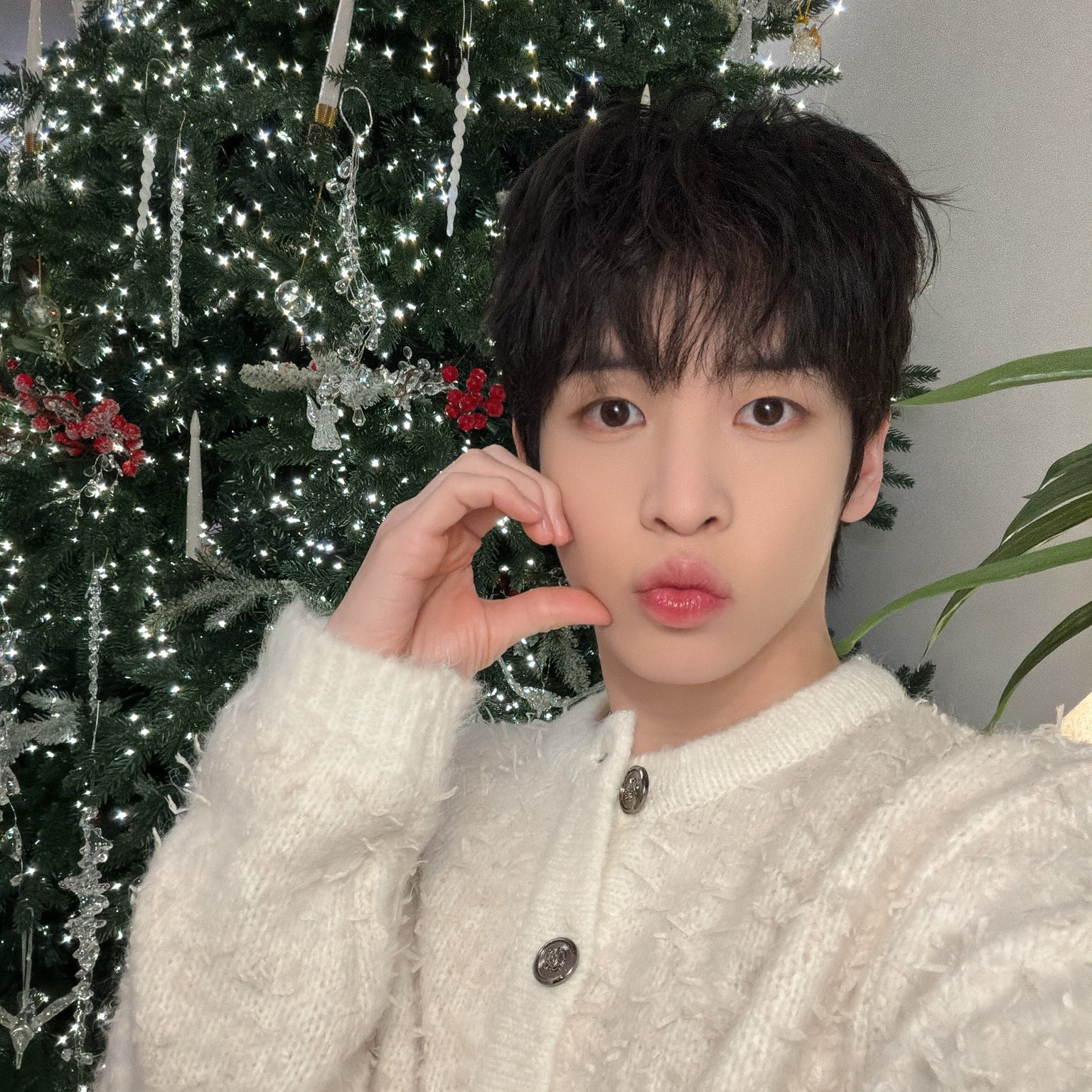 Behind-the-scenes cut of Allen (CRAVITY)