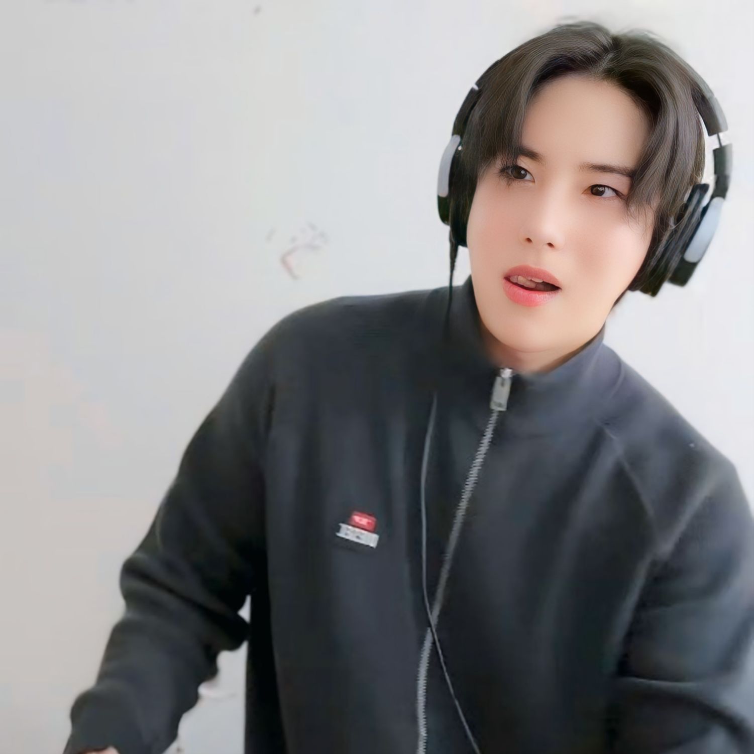 A moment captured by Wow (A.C.E)'s fan