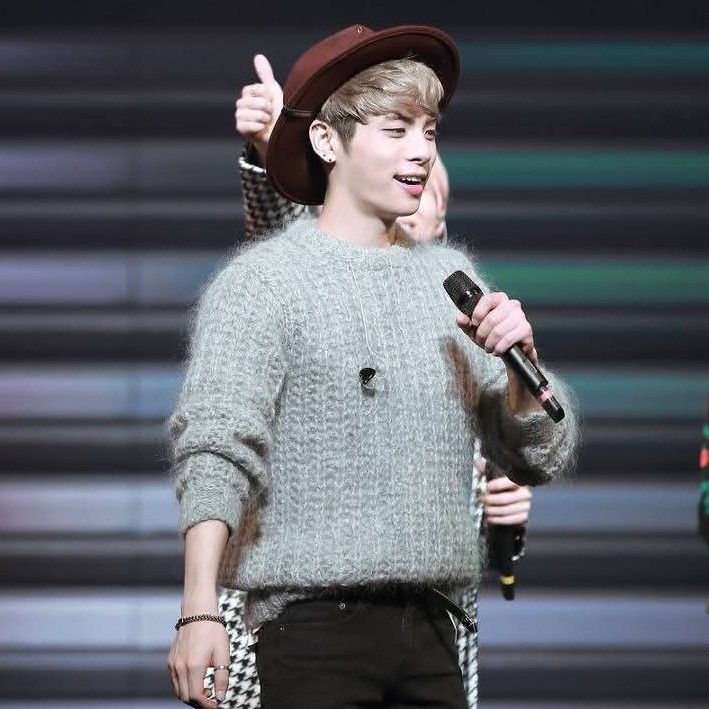 A moment captured by Jonghyun (SHINee)'s fan