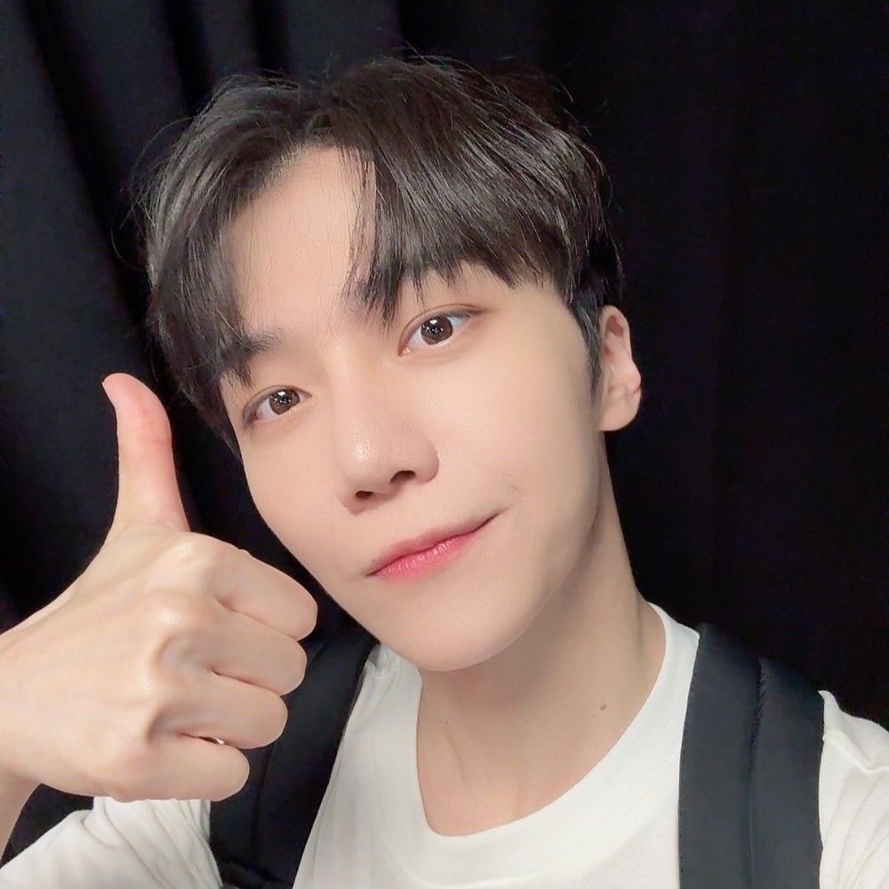 Recent activity shot of Jinho (PENTAGON)